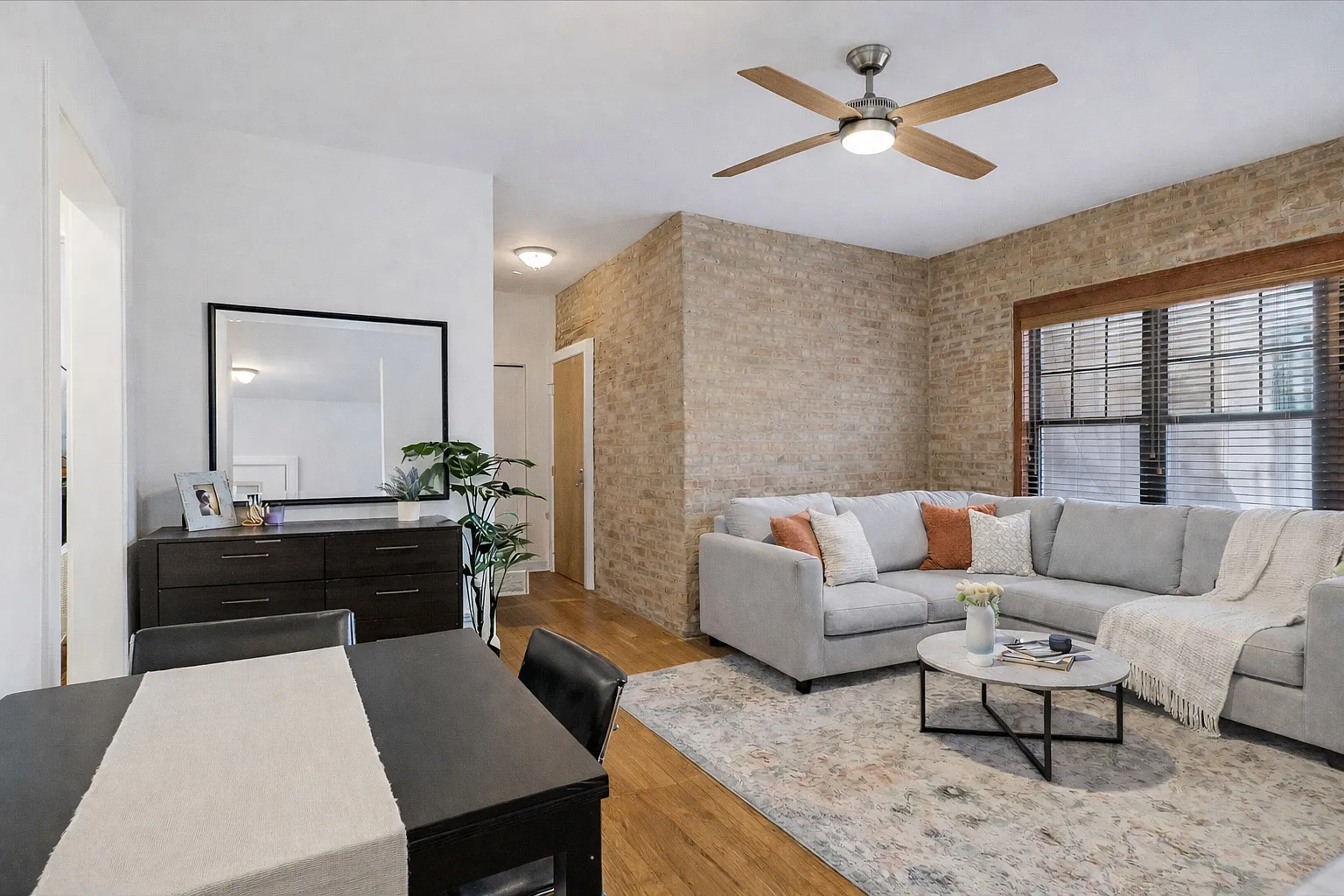 2 bed, 750 sqft, $1,850 — Photo 2