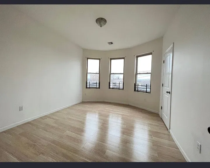 684 Grove St #L3 — Photo 5