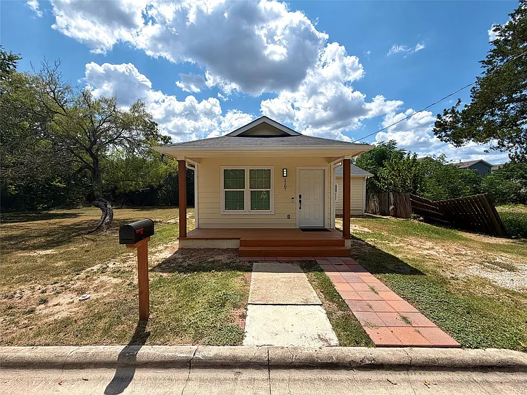 1107 Neches St — Photo 18