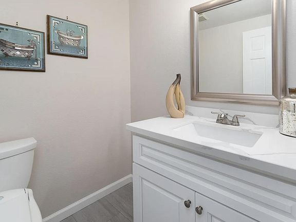 3rd image of 918 Cherry Glen Cir