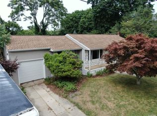 110 18th St, Wading River, NY 11792