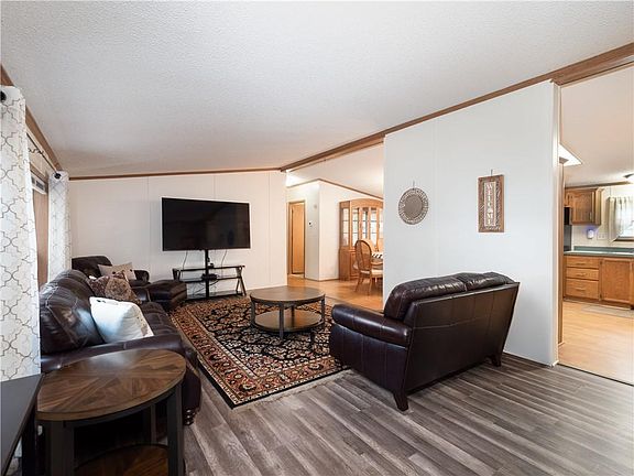 3rd image of 5 Kelly Ln