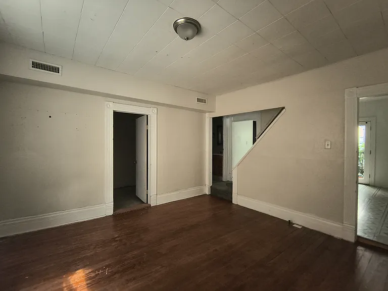 402 E Warner Ave — Photo 2