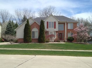 943 Dakota, Rochester Hills, MI 48307