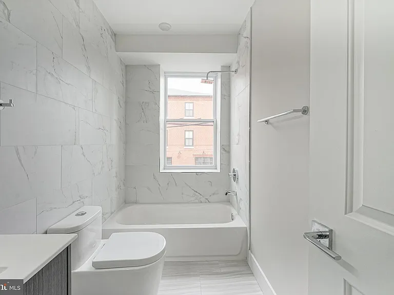 1070 N Front St #B — Photo 10
