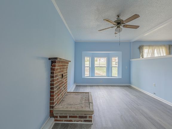 4th image of 395 Wisteria Rd