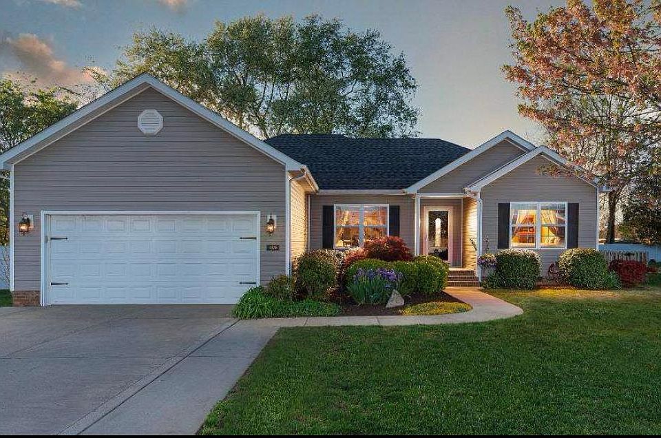 1st image of 3320 Fair Oaks Cir
