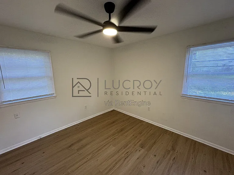 2716 Woodside Dr — Photo 6