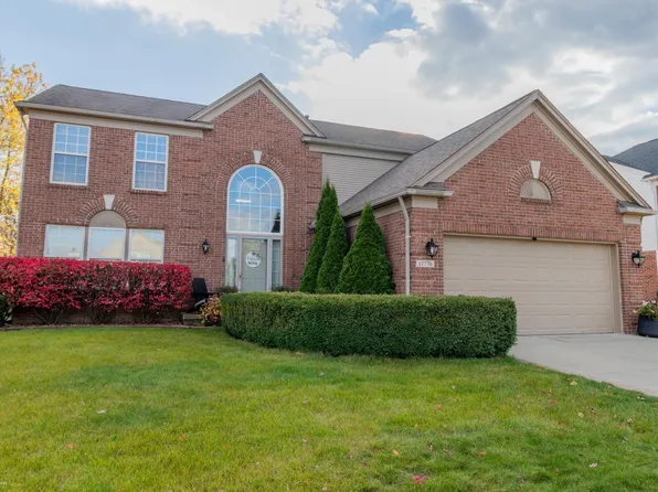 17776 Crescent Lake Pl, Macomb, MI 48042