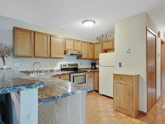 4th image of 2545 Brookdale Ln N