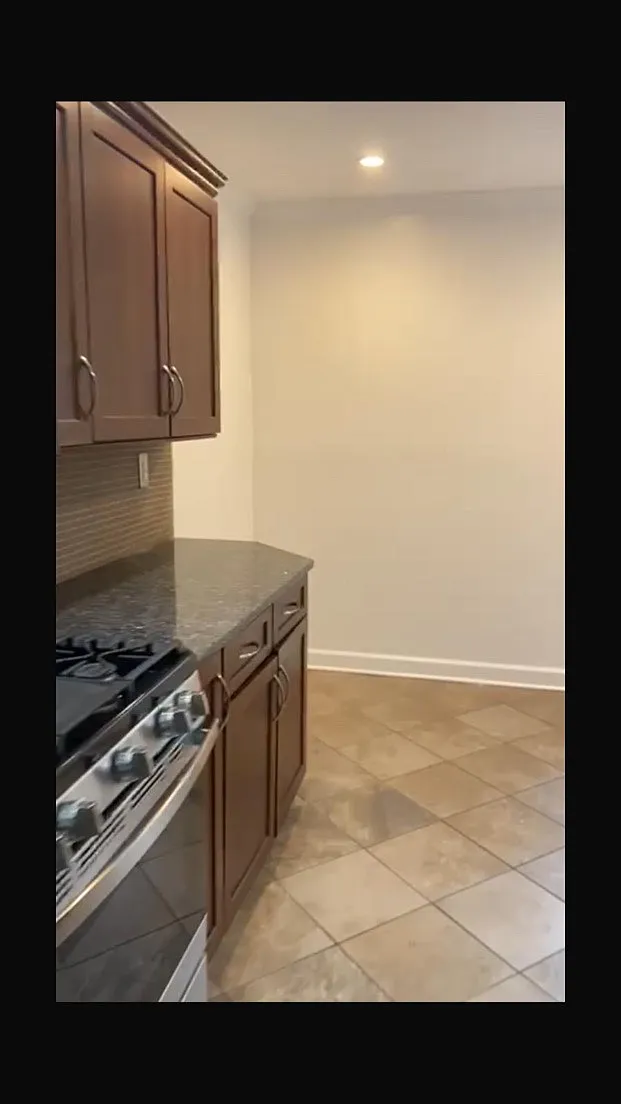 3 bed, 2.5 bath, 1800 sqft, $4,300 — Photo 2