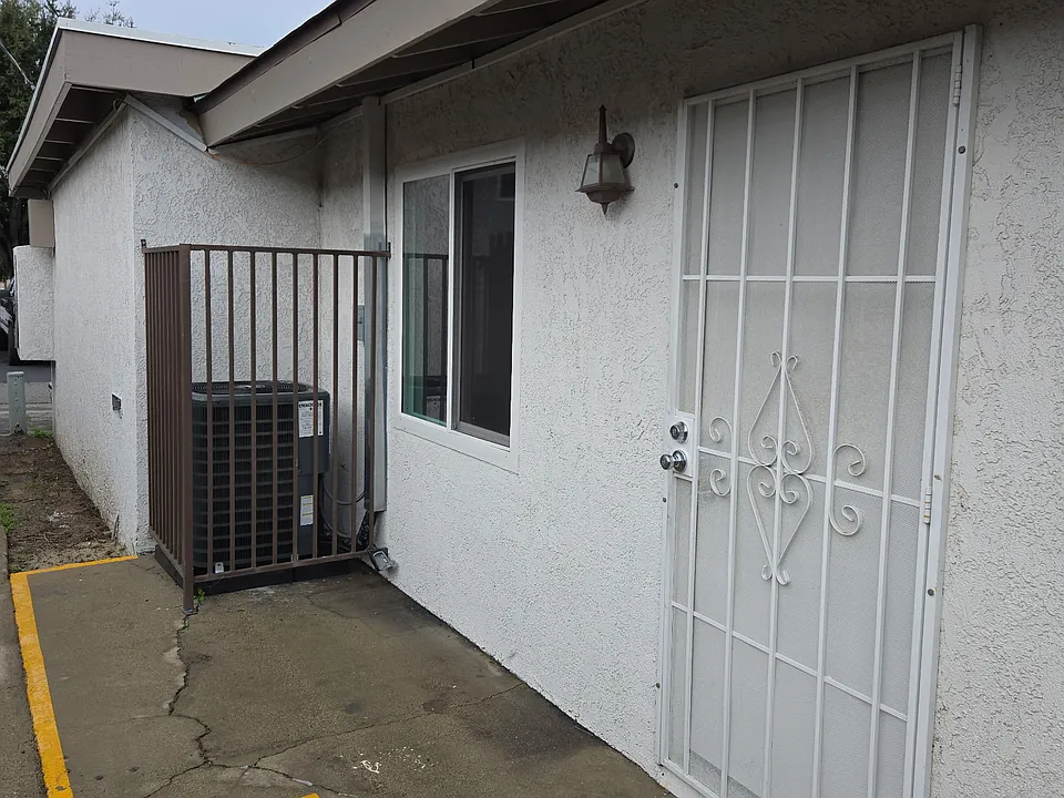 301 N Tustin Ave #C