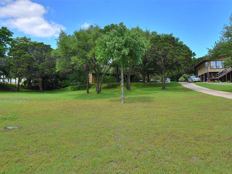 16013 Edwards Dr — Photo 23