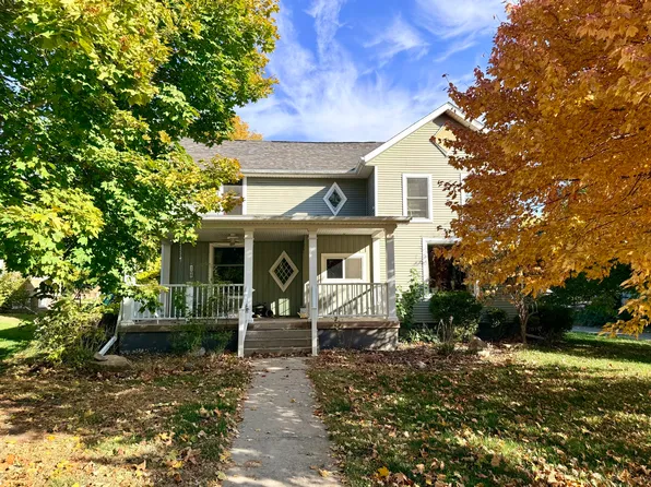 108 N Main St, Walnut, IL 61376