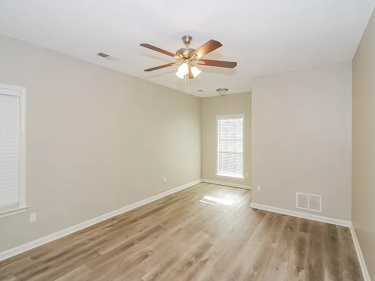 600 Ashley Glen Cir W — Photo 12