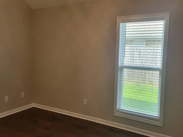 134 Liverpool Cv — Photo 32