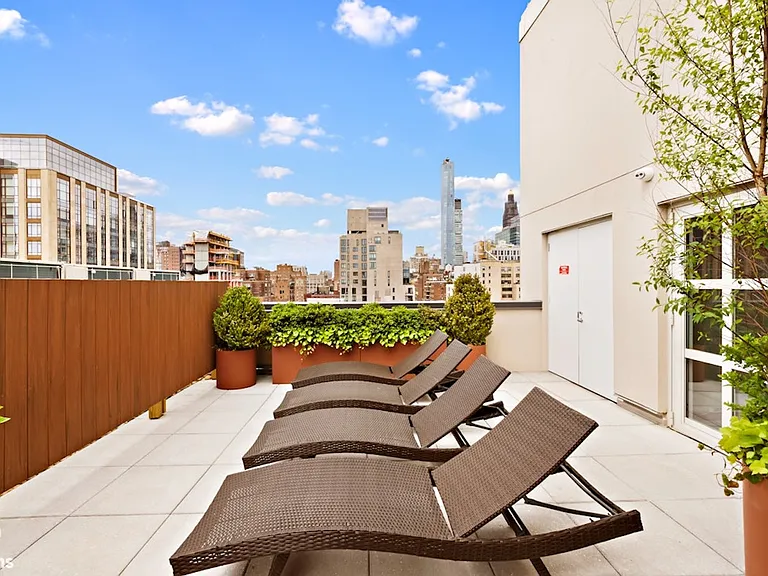 250 E 21st St #8A — Photo 23