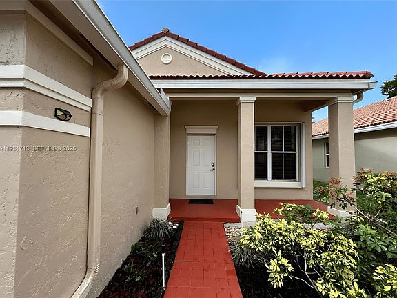2nd image of 807 Sand Creek Cir