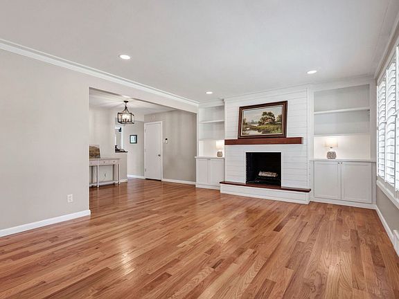 2nd image of 1202 Laven Del Ln