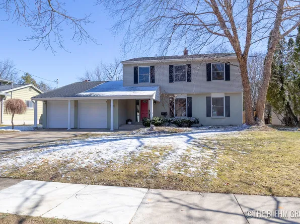 1436 Laurel Ave SE, East Grand Rapids, MI 49506