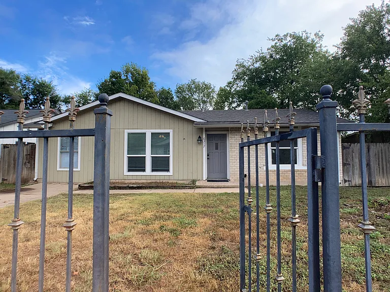 Front walk gate