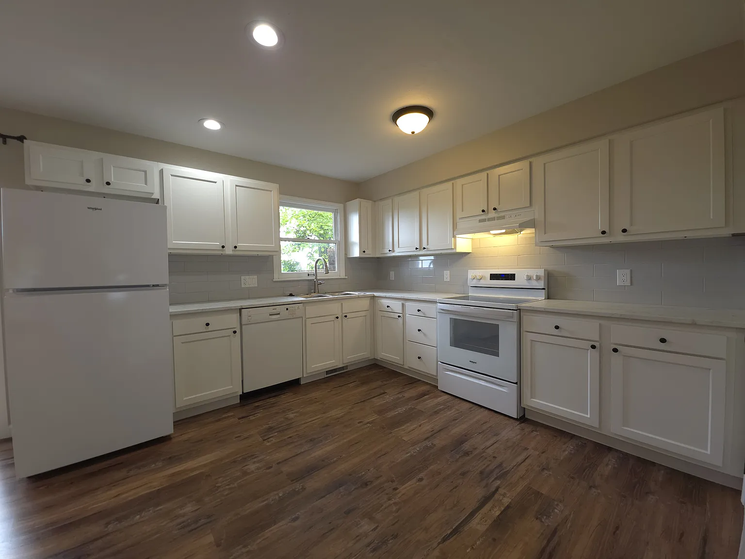 3 bed, 1.5 bath, 1440 sqft, $1,695 — Photo 1