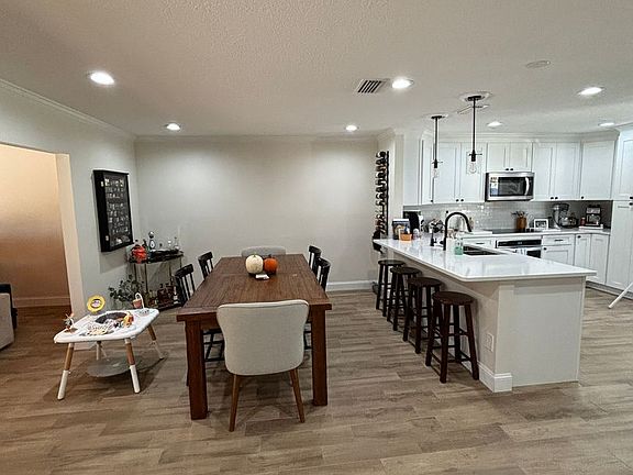 2nd image of 178 Bermuda Ct