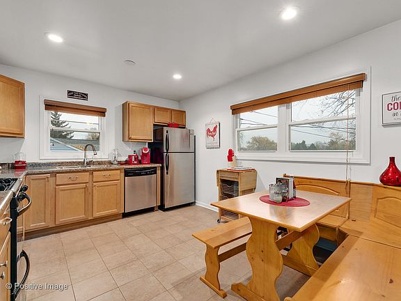 2nd image of 413 E Fullerton Ave