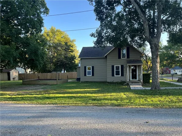 216 W 3rd St, Wellsville, KS 66092