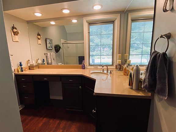 4th image of 906 Club View Dr