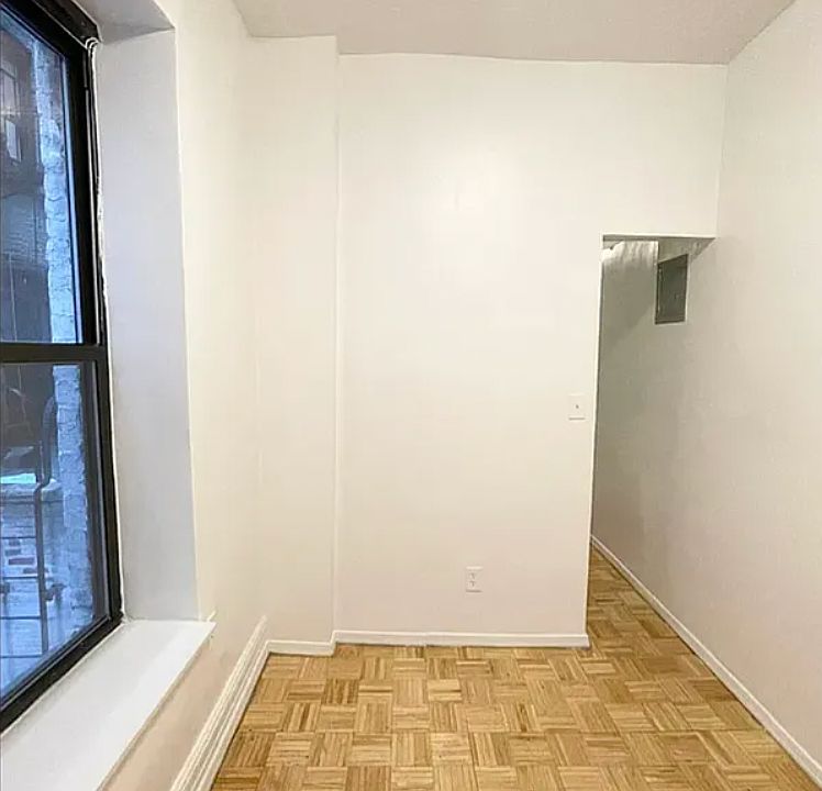 1st image of 171 Thompson St APT 1