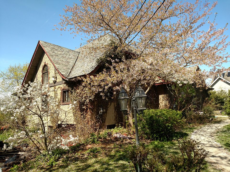 1st image of 21 Emerson Ave