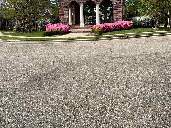 4th image of 2509 Oak Alley Blvd