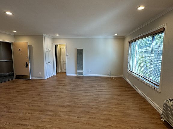 5th image of 1817 Beloit Ave APT 26