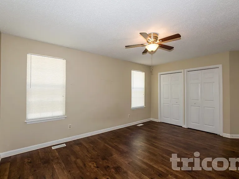 207 Salusbury Ln — Photo 8
