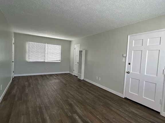 3rd image of 555 Walnut Ave #21
