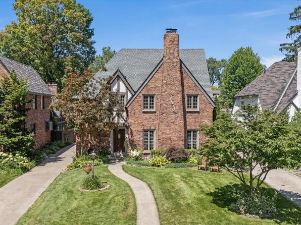 8286 Huntington Rd, Huntington Woods, MI 48070