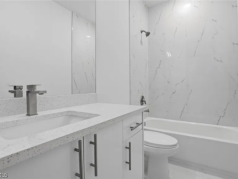 721 Ivan Ave S — Photo 14