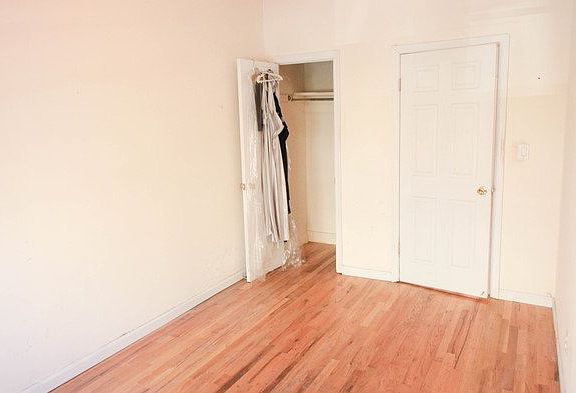 5th image of 11928 Metropolitan Ave #2E