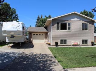 2217 8th Ave E, Williston, ND 58801