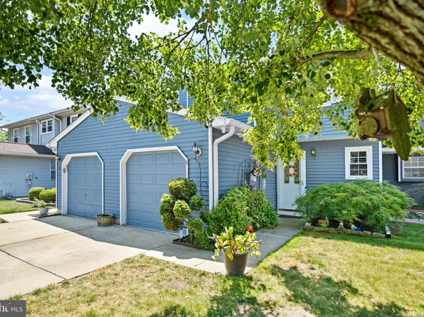 4 Deerfield Ct, Bordentown, NJ 08505