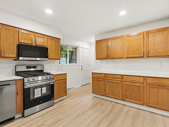 4th image of 1436 Wesley Ave
