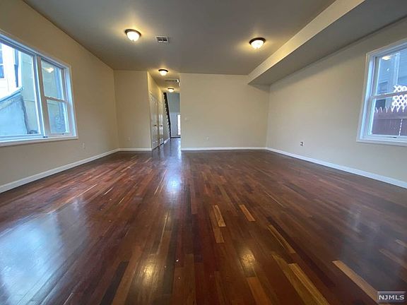 5th image of 278 Belmont Ave