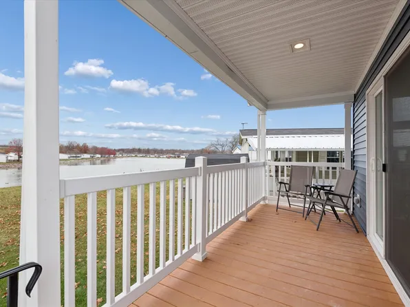 135 Gull Dr, Elyria, OH 44035