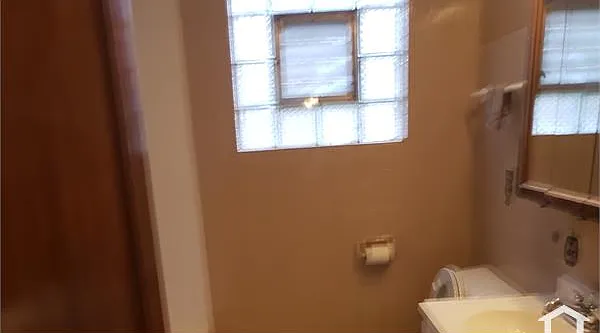 3 bed, 2750 sqft, $2,000 — Photo 3