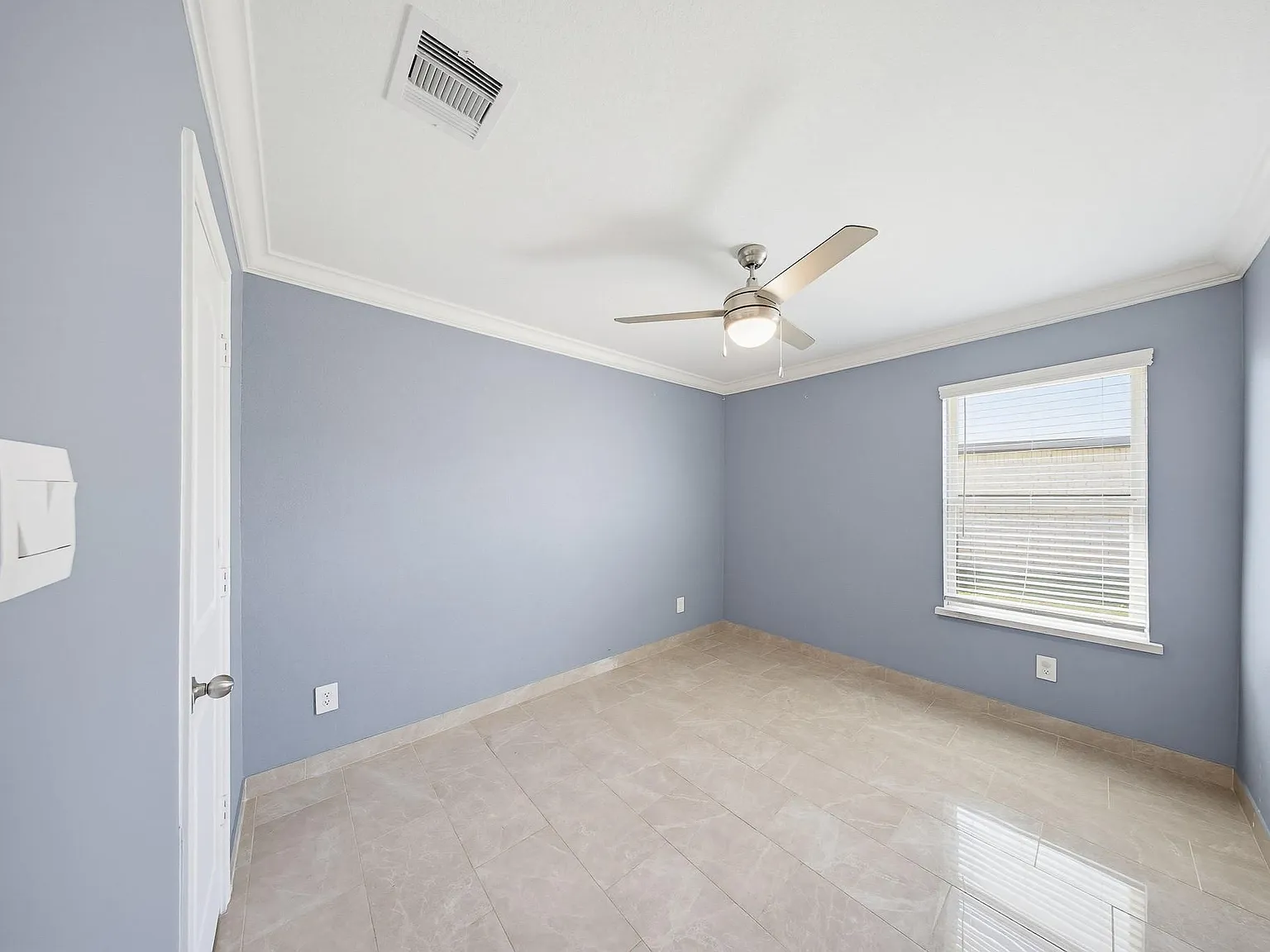3 bed, 2.0 bath, 1580 sqft, $1,950 — Photo 3
