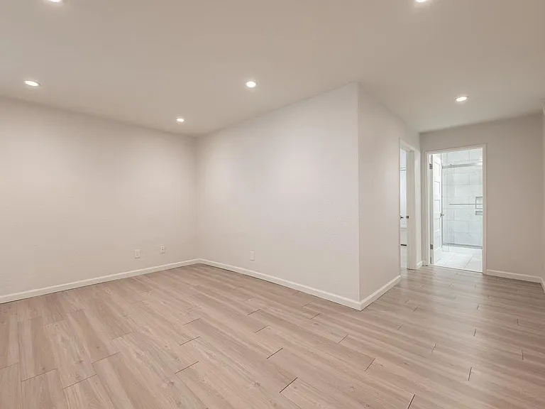 14417 Tiara St #103 — Photo 25
