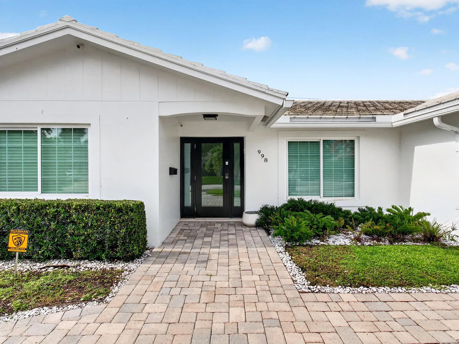 3 bed, 3.0 bath, 1853 sqft, $9,000 — Photo 4