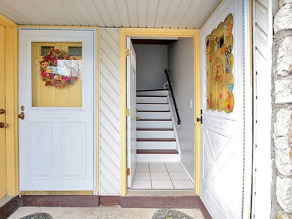 3rd image of 84 Pointe Cir S