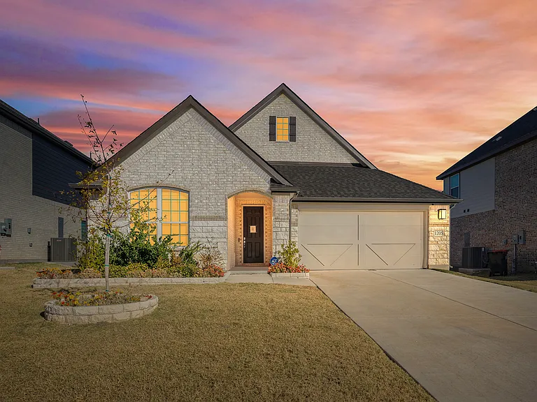 1205 Indianola Trl — Photo 1